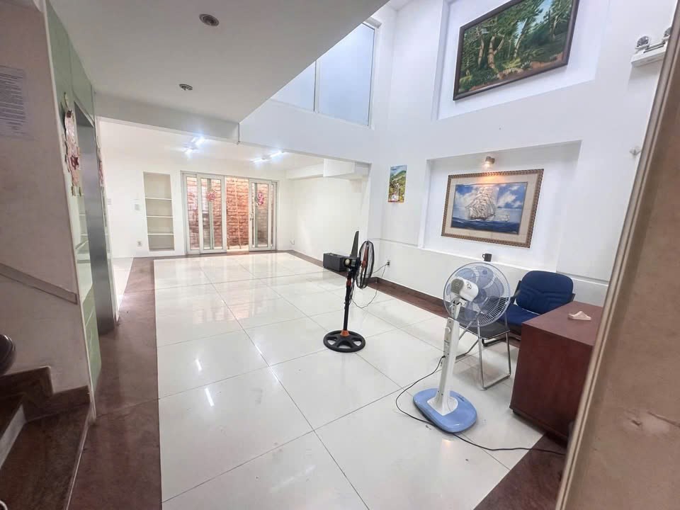 Nhà thuê tại Đường Nguyễn Bỉnh Khiêm, Quận 1